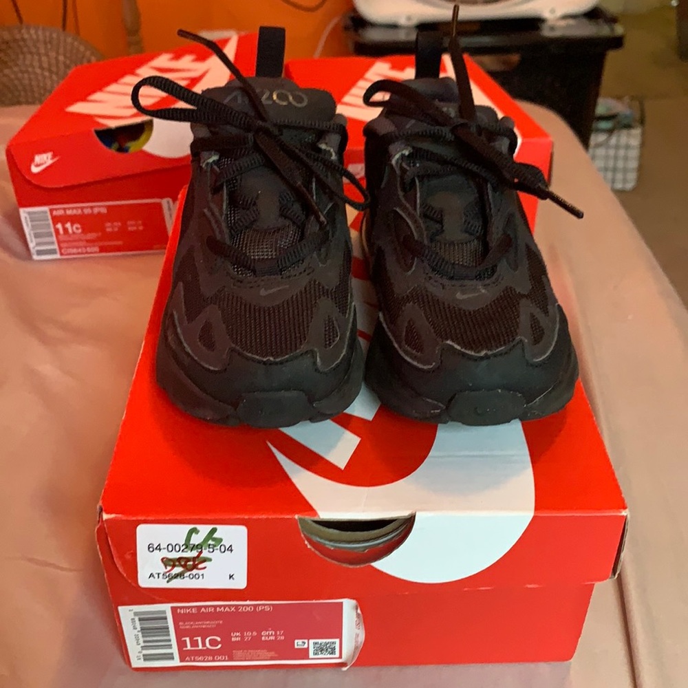 NIKE AIR MAX 200
